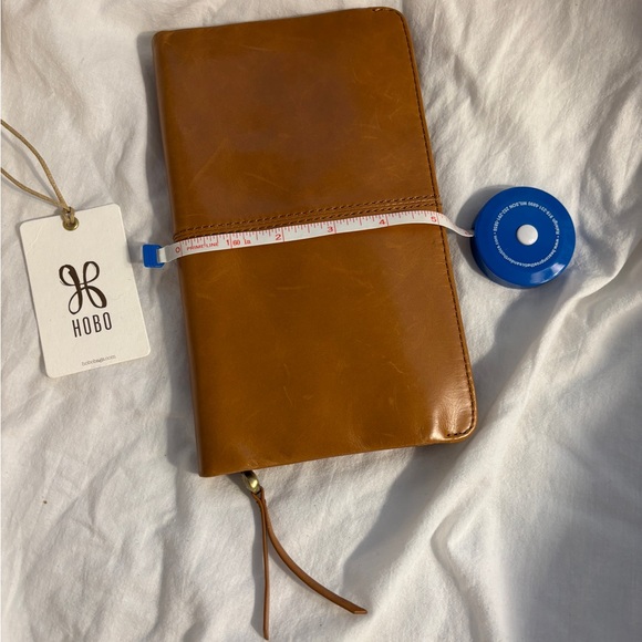 HOBO Evolve Leather Clutch/Wristlet - Picture 5 of 7